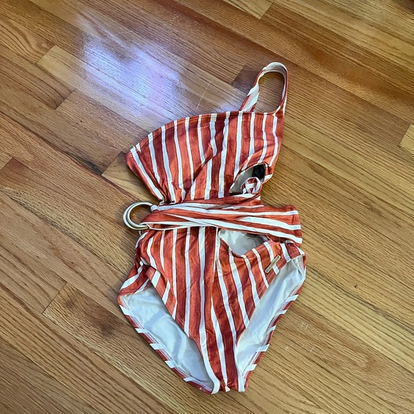 VINCE CAMUTO Papaya One Shoulder Wrap One Piece Swimsuit - Picture 3 of 5